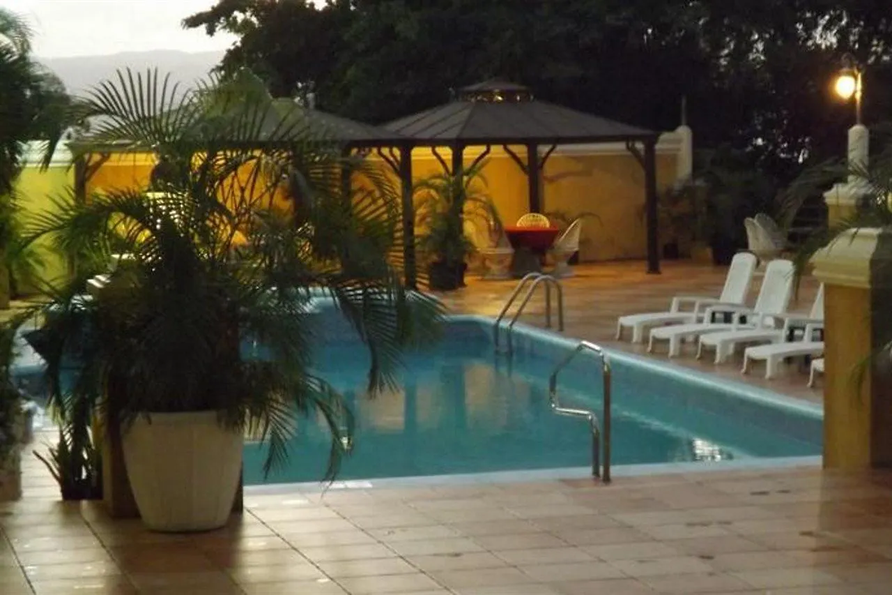 מונטגו ביי Grandiosa Hotel