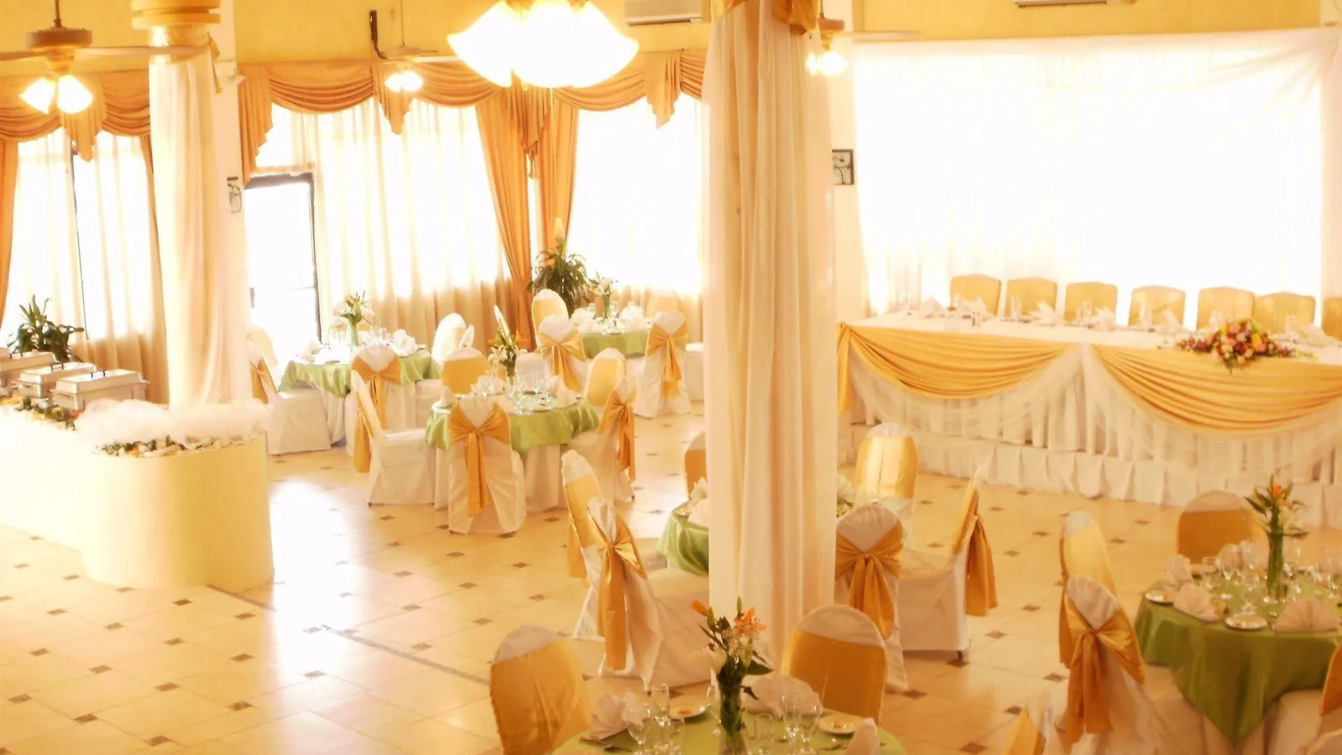 מונטגו ביי Grandiosa Hotel